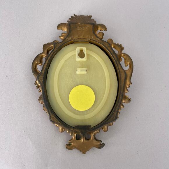 Vintage Ornate Hong Kong molded plastic framed portraits, wall art set of 3 - Picture 7 of 15